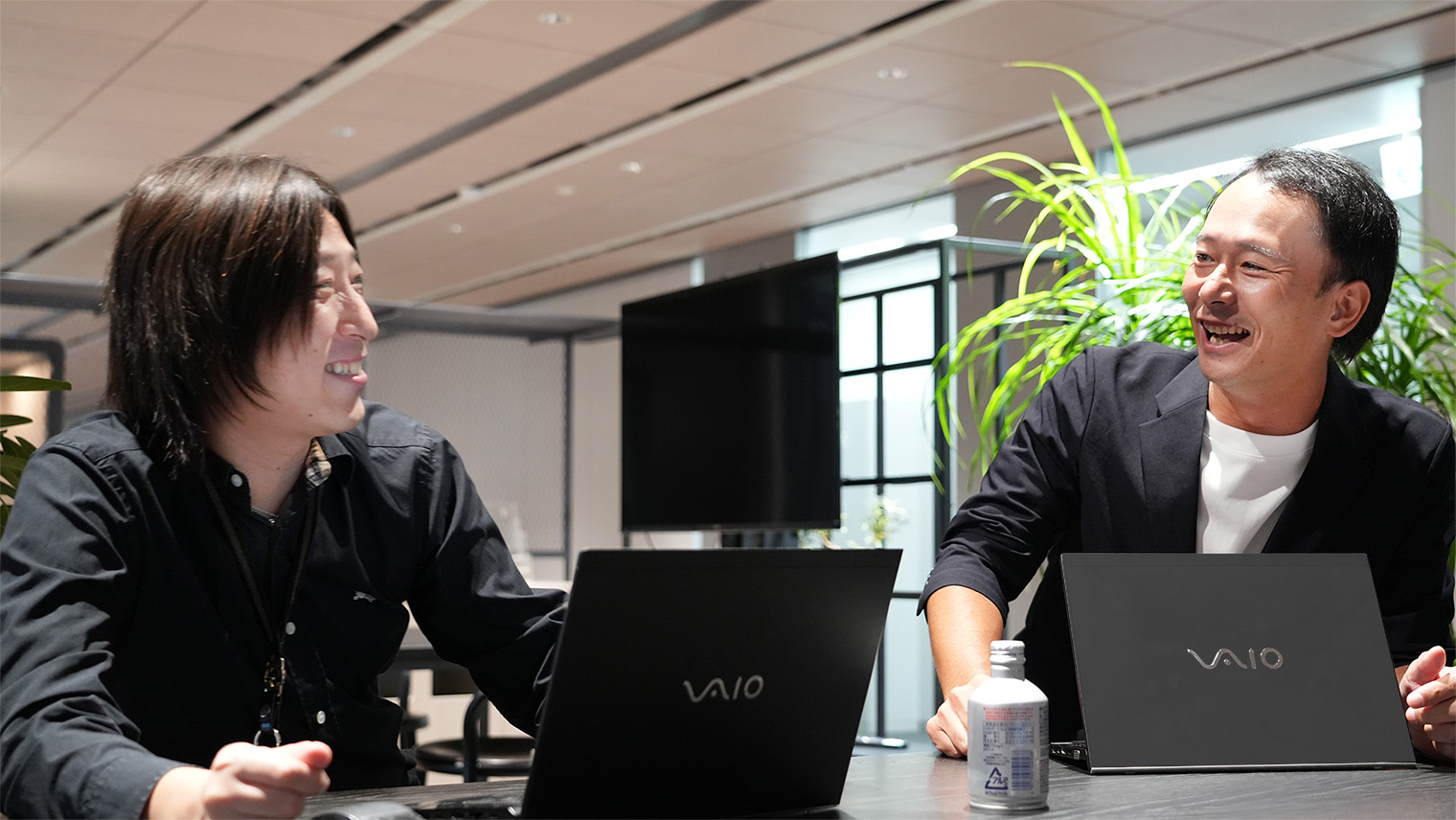 ソニーネットワークコミュニケーションズ株式会社 法人サービス事業部　スマートシティ推進室 高橋 和陽 and  ソニーグループ株式会社 Business Acceleration and Collaboration部門 Acceleration Service事業部 Team2 統括課長 Sony Acceleration Platform　アクセラレーター  小澤 勇人 2