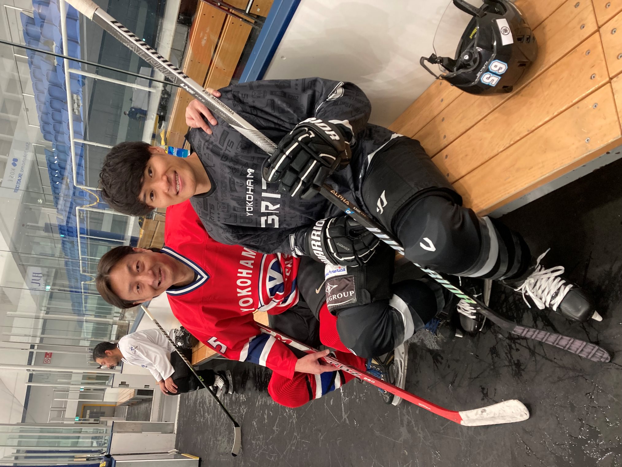 写真左：小谷本人