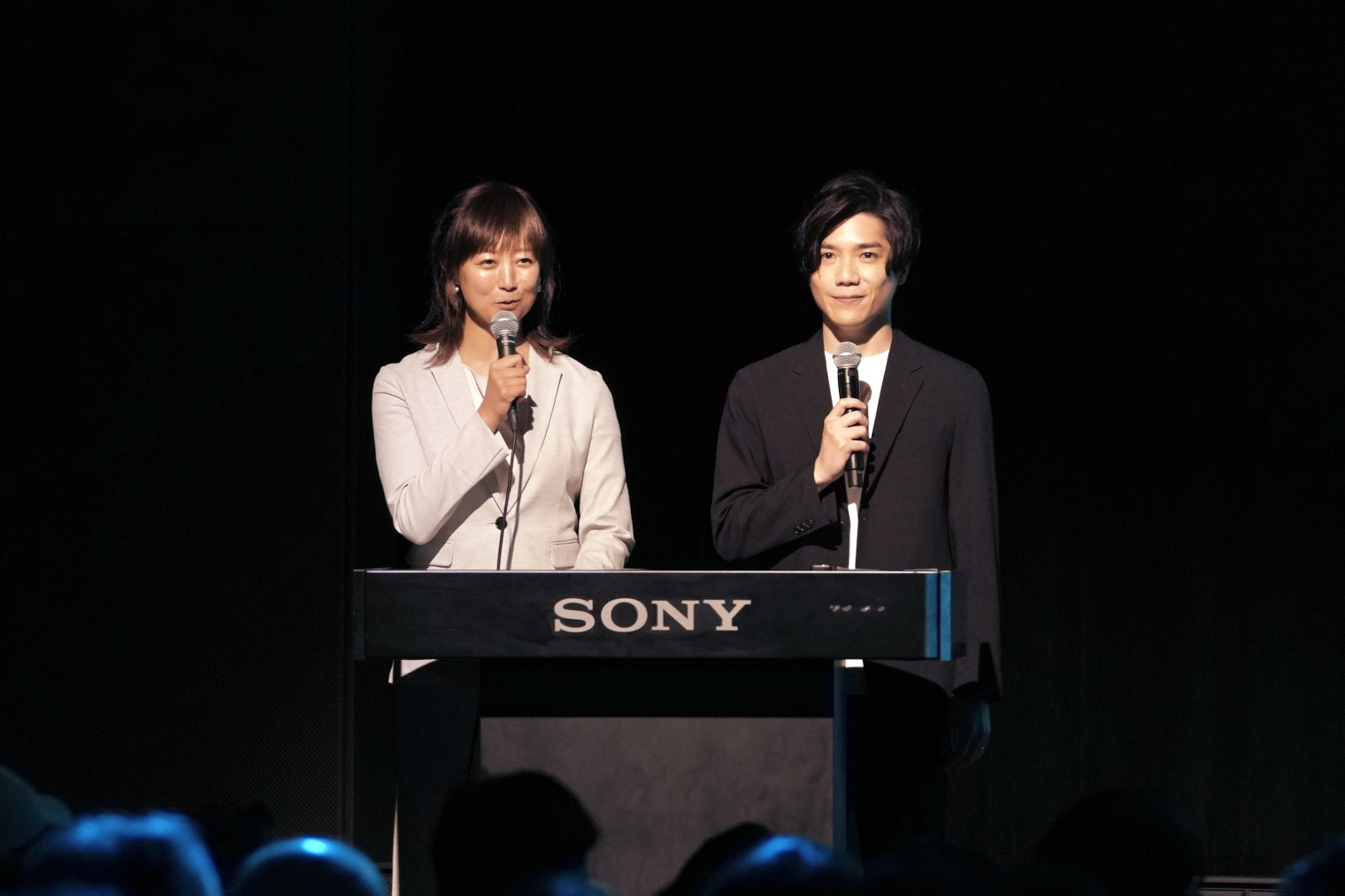 司会進行の二人 