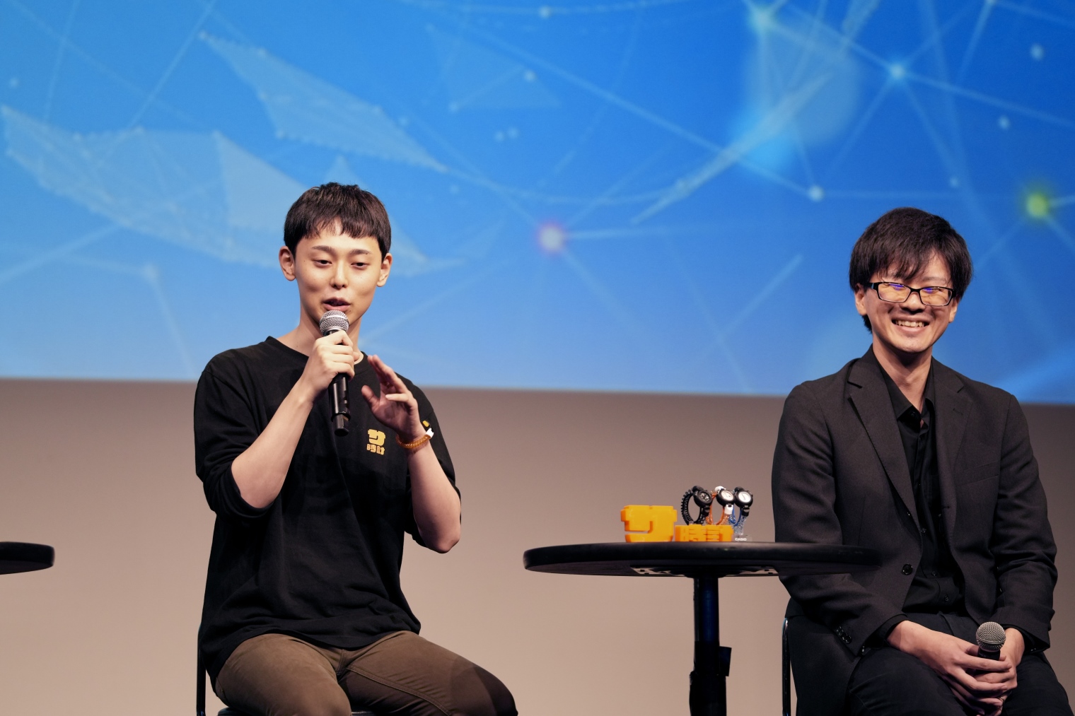 <登壇者> 山田 真司 氏 カシオ計算機株式会社 時計事業部 時計開発統轄部 設計部 実装開発室 (左) 北川 遼 氏 清水建設株式会社 技術研究所 カーボンニュートラル技術センター 兼 NOVARE イノベーションセンター H2 Acceleration Group (右)